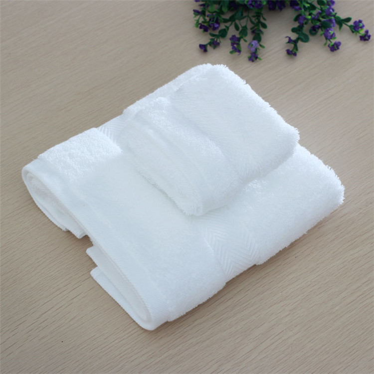 Pakistani Cotton Luxury White Bath Towel with 32S Yarn Count