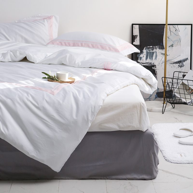 4 Piece Bedding Set With Satin Stitch