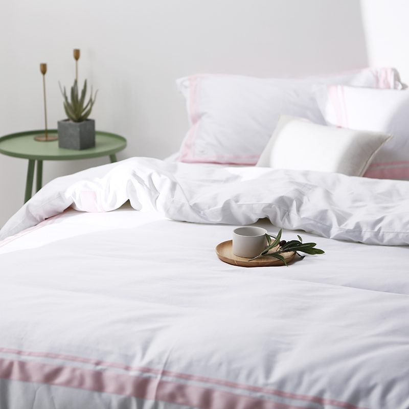 4 Piece Bedding Set With Satin Stitch